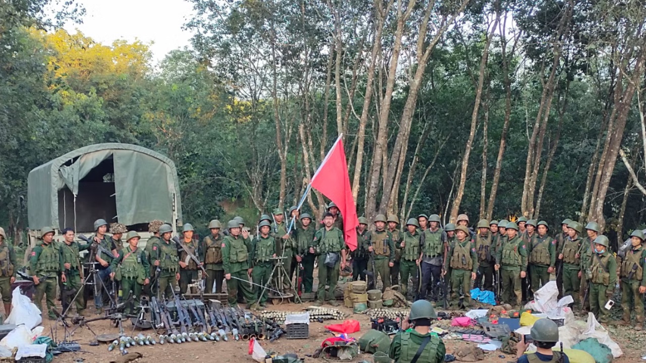 জান্তা সরকার নাকি আরাকান আর্মি, কাকে সমর্থন করবে বাংলাদেশ?