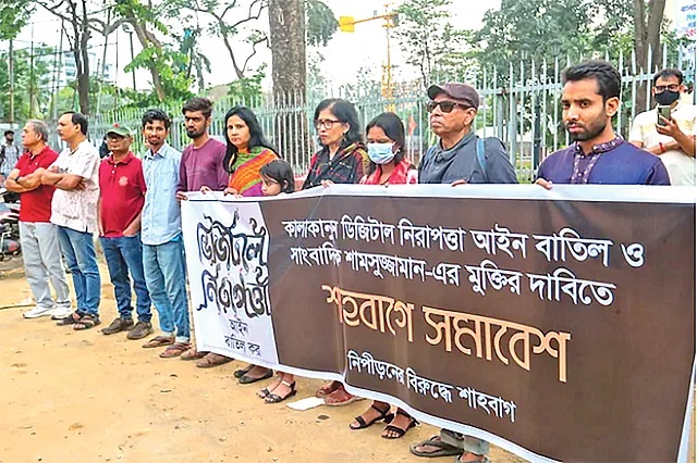 প্রথম আলো সম্পাদকের বিরুদ্ধে মামলা, বার্তাটি আরও কঠোর