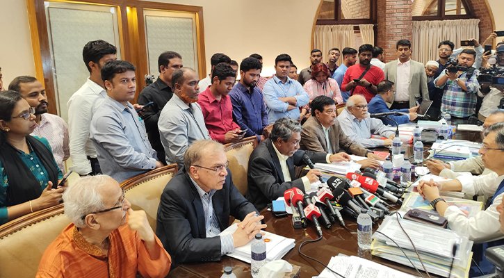 রাজনৈতিক দলগুলোর সঙ্গে আলোচনায় নতুন প্রস্তাব এসেছে: আলী রীয়াজ 